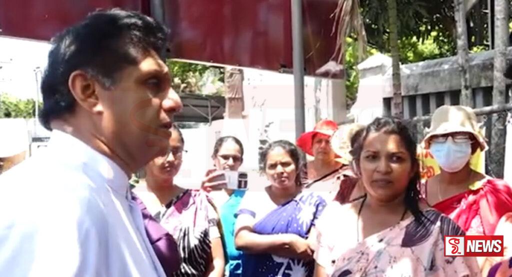 ගුරු සංවර්ධන නිලධාරීන් බලන්න සජිත් යයි ! – VIDEO –