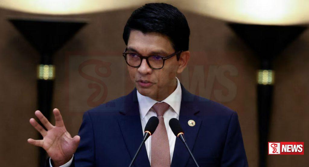 තවත් ජනාධිපතිවරයෙක් රටින් පලා යයි !