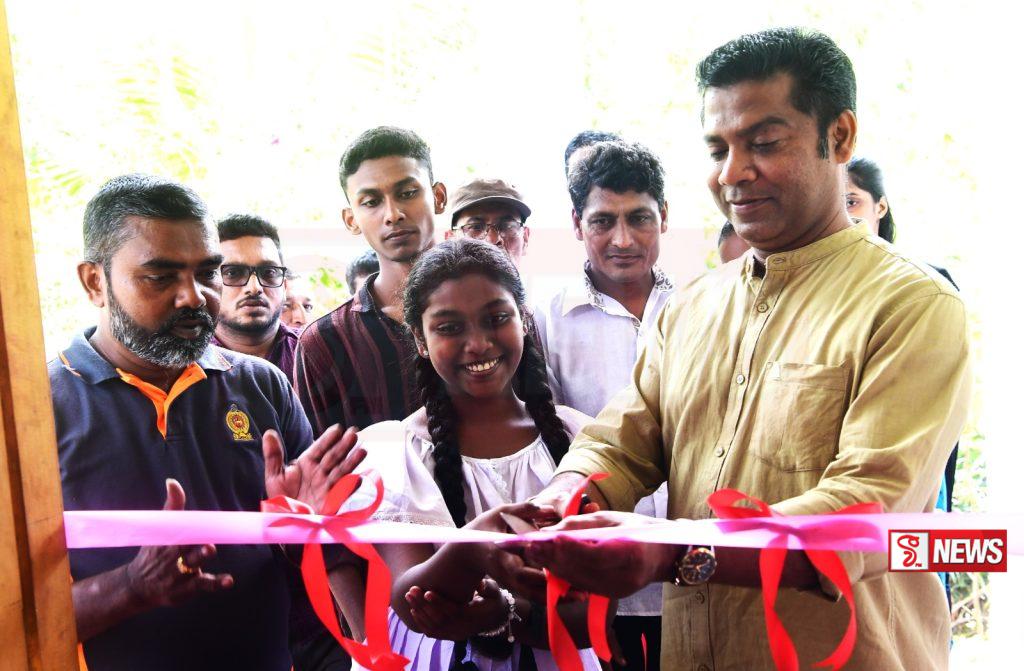 දිළිඳු පවුල් සඳහා ඉදිකළ නව නිවාස ප්රතිලාභීන් වෙත
