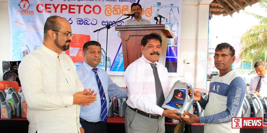 ධීවර වරාය ආශ්රීතව ලිහිසි තෙල් බෙදාහැරීමේ නව වැඩපිළිවෙළක්