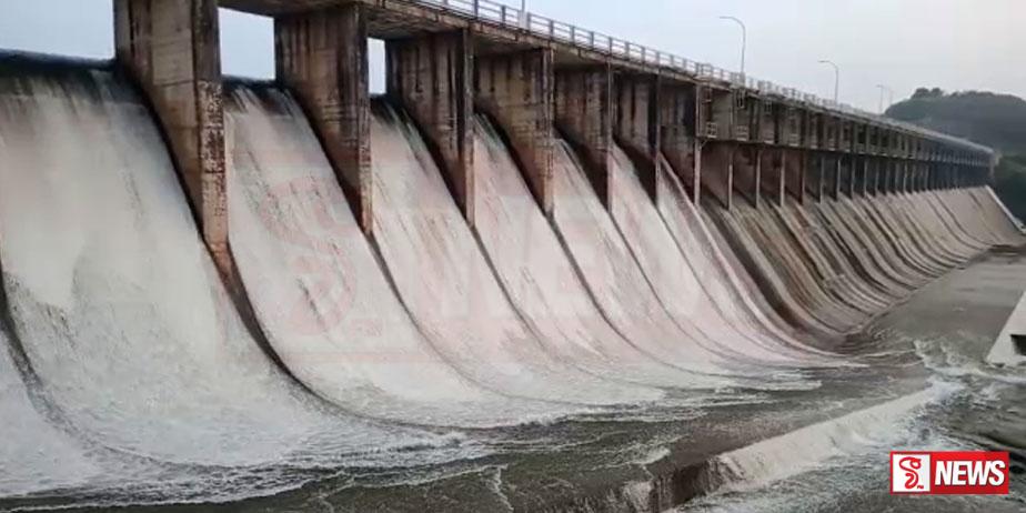 රාජාංගනයේ සහ අංගමුවේ වාන් දොරටු දෙකක් විවෘත කරයි