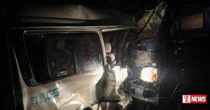 CID වෑන් එකක් ලොරියක ගැටෙයි – පහක් රෝහලට