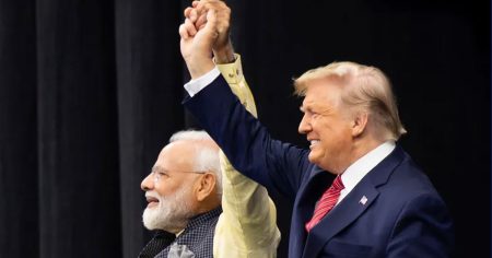 ට්රම්ප්ගේ බාධා හමුවේ ඉන්දියාවෙන් වාර්තාගත අපනයනයක් !