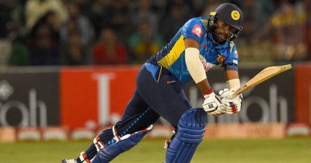 කලකට පසු භානුක පිටියට එන ලකුණු ?