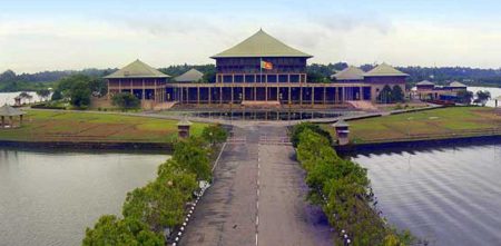 හදිසියේම පාර්ලිමේන්තුවේ වැඩ වර්ජනයක් ?