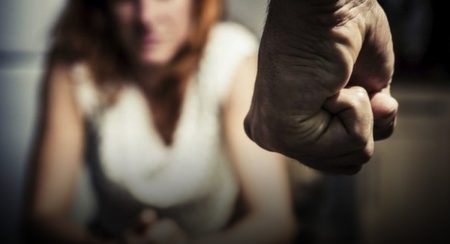 ගෘහස්ත ප්රචණ්ඩත්වය සම්බන්ධයෙන් නව පනතක් හදුන්වා දීමට රජයේ අවධානය