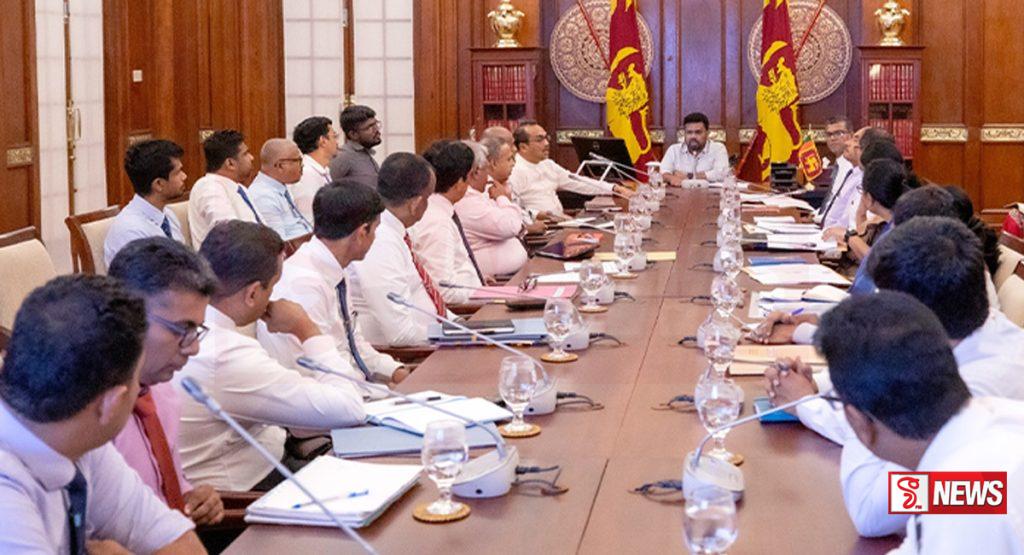 මාර්ග සංවර්ධන අධිකාරියේ ඉංජිනේරුවන් සහ ජනපති අතර සාකච්චාවක්