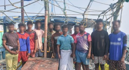 ඉන්දිය ධීවරයින් 14 නාවික හමුදා භාරයට