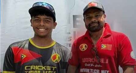 ක්රිකට් පිටියක පිය-පුතු දෙපලගෙන් අලුත් වාර්තාවක්