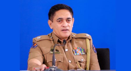 පොලිස් වෙස් ගන්නා අපරාධකරුවන් ගැන අවධානයෙන් සිටින්න