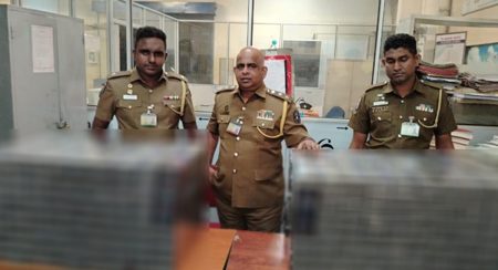 කෝටි ගාණනක විදෙස් දුම්වැටි තොගයක් සමග තිදෙනෙක් අත්අඩංගුවට