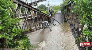 බෙන්තර පැරණි පාලම කඩා වැටෙයි