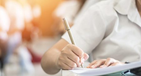 උසස් පෙළ සිසුන්ට දැනුම් දීමක්