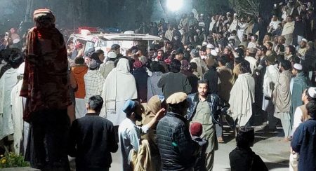 පාකිස්ථානයේ හමුදා මූලස්ථානයකට මරාගෙන මැරෙන බෝම්බ ප්රහාරයක්