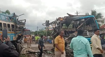 ඉන්දියාවේ බස් රථ අනතුරක් 06 ජිවිතක්ෂයට