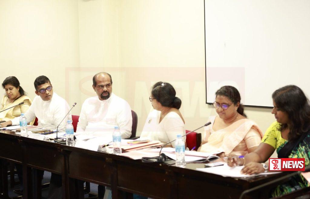 රාජ්ය සේවයේ වැටුප් විධිමත් කිරීමට යෝජනා