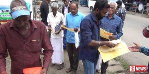 ඉඩම් සහ නිවාස අයිතිය ඉල්ලා හැටන් නගරයේ අත්පත්රිකා බෙදයි