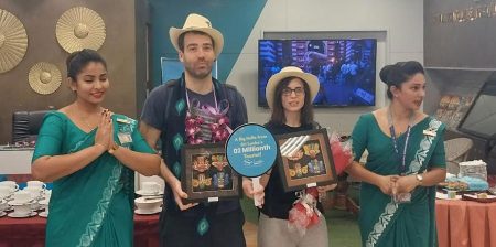 විදේශීය සංචාරකයන්ගේ පැමිණීම මිලියන 2ක් පසු කරමින් ප්රංශ යුවලක් දිවයිනට