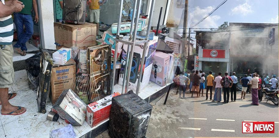 පදියතලාවේ අලෙවි සැලක ගින්නක්