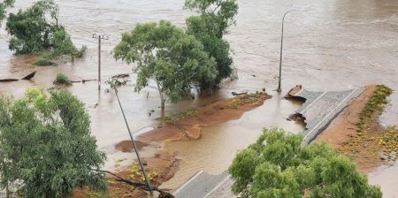 අනුරපුර සහ නුවරඑළිය නගරවලට යන එන සියලු පාරවල් අවහිරයි