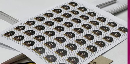 ඉඩම් සහ නිවාස අයිතිය ඉල්ලා හැටන් නගරයේ අත්පත්රිකා බෙදයි