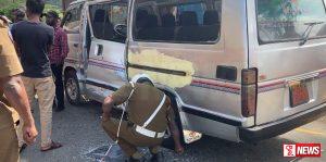 වෑන් ලොරි ගැටී සිසුන් දෙදෙනෙක් සහ ගුරුවරයෙකුට තුවාල