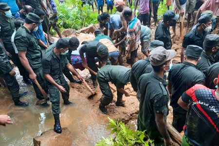 කදපොල අතුරුදන් වූ පවුලක් සොයා යුද හමුදා මෙහෙයුම්