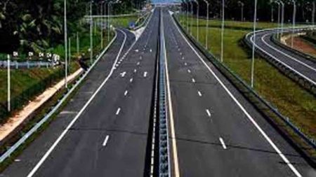 දක්ෂිණ අධිවේගී මාර්ගයේ අතුරුගිරිය පිවිසුම විවෘත කෙරේ