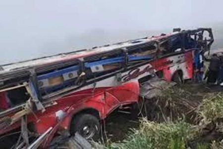 උතුරු කොලොම්බියාවේ බස් රථ අනතුරකින් 17 ක් ජීවිතක්ෂයට