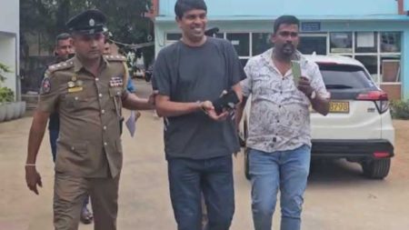 අර්චුනා පොලිස් අත්අඩංගුවට