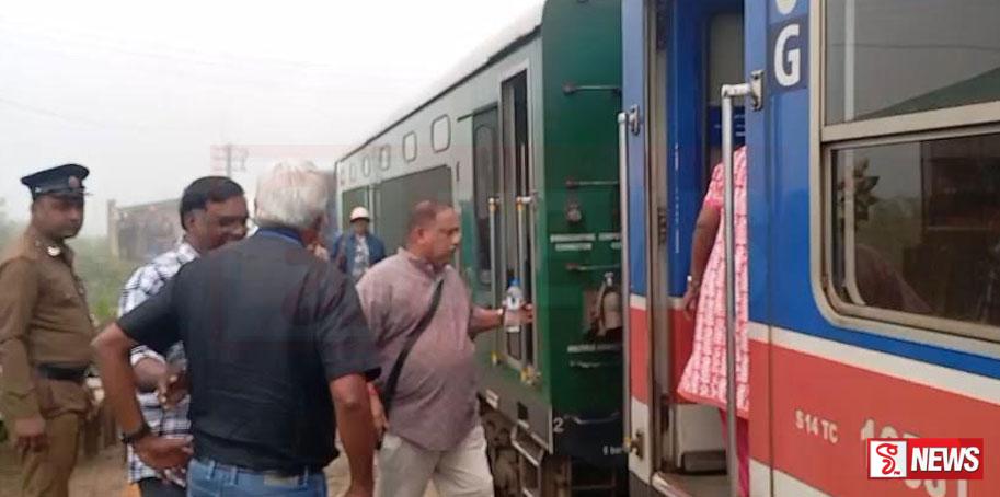 දෙස් විදෙස් සංචාරකයන්ගෙන් අඹේවෙල ස්ටේෂම පිරෙයි