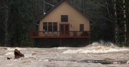 අමෙරිකාවට සහ කැනඩාවට මහ ගංවතුර