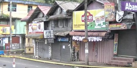 නායයාමේ අවදානමක් නිසා පුස්සැල්ලාව ටවුමේ කඩ හතක් වසාදමයි