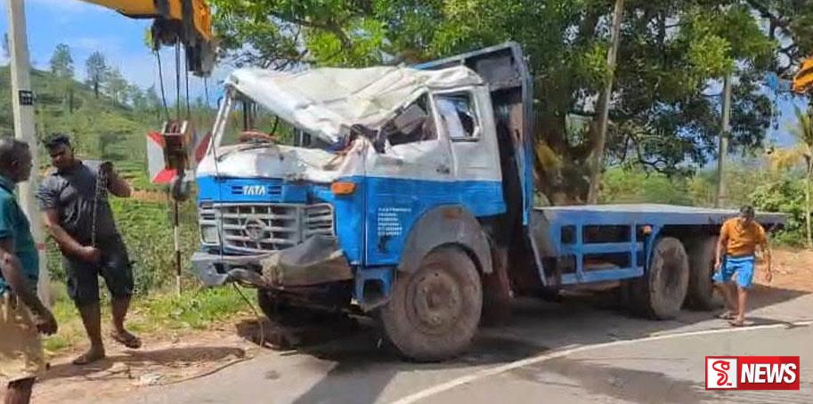 පුත්තලම් යන්න ගිය ලොරිය අඩි 40ක් පල්ලමට යයි