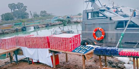 නීති විරෝධී දුම්වැටි, රූපලාවන්ය ද්රව්ය සහ අත්ඔරලෝසු තොගයක් අල්ලයි