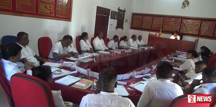 පස්බාගේ කෝරළේ ප්රාදේශීය සභාවේ මංගල අයවැය වැඩි ඡන්ද 3කින් සම්මත වෙයි