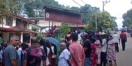 පස්බාගේ කෝරළේ ප්රාදේශීය ලේකම් කාර්යාලයේ හදිසි පරීක්ෂාවක්