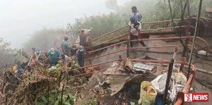 හැටන් ශ්රීපාද මාර්ගයේ ඇහැළ කණුව අසල පස් කන්ද ඉවත් කෙරේ