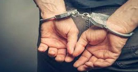 දුම්වැටි තොගයක් නීතිවිරෝධීව ගෙනා යුවළක් අත්අඩංගුවට