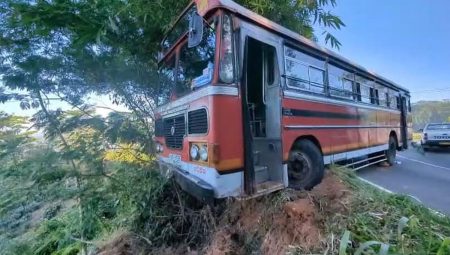ධාවනය වෙමින් තිබූ බස් රථයේ තිරිංග හදිසියේම ක්රියාවිරහිත වෙයි – රියදුරුගේ දක්ෂතාවයෙන් ජීවිත 80ක් බේරෙයි