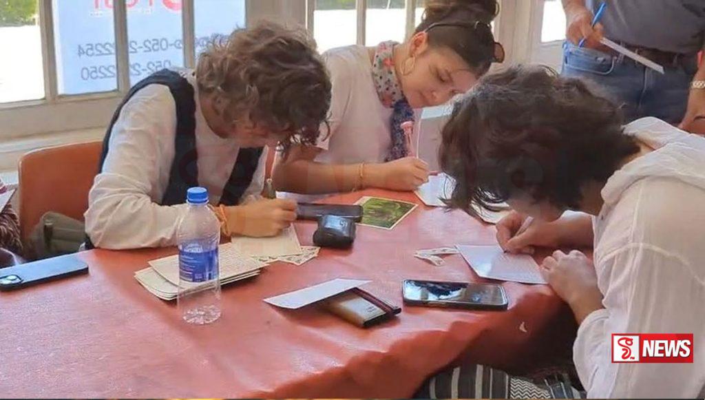 නුවරඑළිය තැපැල් කාර්යාලයෙන් සංචාරකයන්ට අමතක නොවන තිළිණයක්