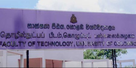 සිසුන් දෙපිරිසක් ගැටී හතරක් රෝහලේ