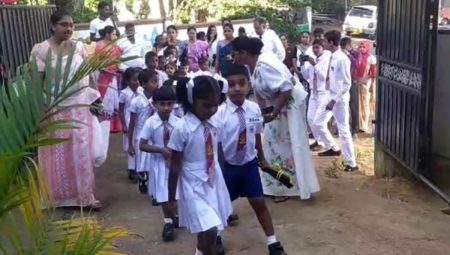 PHOTO: පළමු වසරට සිසුන් භාරගැනීම අභිමානවත් ලෙස පවත්වයි