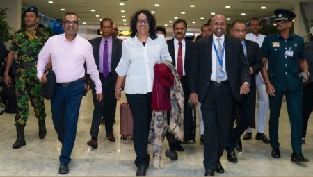 අගමැතිනිය ස්විට්සර්ලන්තය බලා පිටත්ව යයි