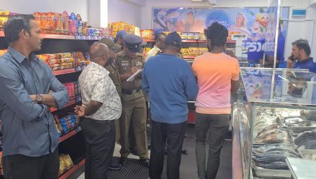 අලුතින් ඇරණු කඩයක් නිසා හැටන් නගරය උණුසුම් වෙයි