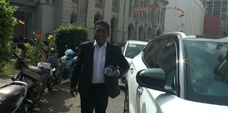 හිටපු අමාත්ය ජොන්ස්ටන් අත්අඩංගුවට