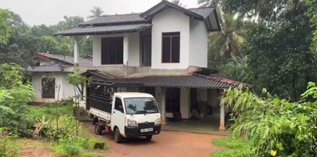 පියාගේ ගින්නෙන් බිරිය සහ දරුවෙක් මරුට – තවත් දරු දෙදෙනක් සහ නැන්දම්මාට බරපතලයි