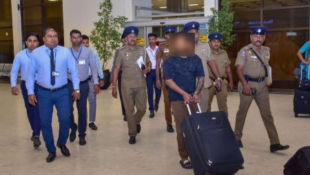 රතු නිවේදන නිකුත් කර තිබූ සැකකරුවෙක් දිවයිනට