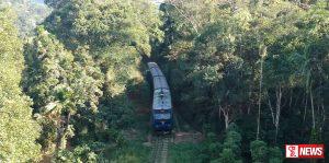 PHOTOS: දිට්වා නිසා නැවතුණු කෝච්චියක් මාස දෙකක් තිස්සේ උලපෙන් සහ ගම්පොළ අතර