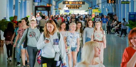 දවස් 15ට සංචාරකයන් 131,000ක් දිවයිනට